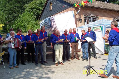 Unsere Gesangspruppe die 'HANSAPIEPER' auf 
unserem Frühschoppen zum Sommerfest 2008.